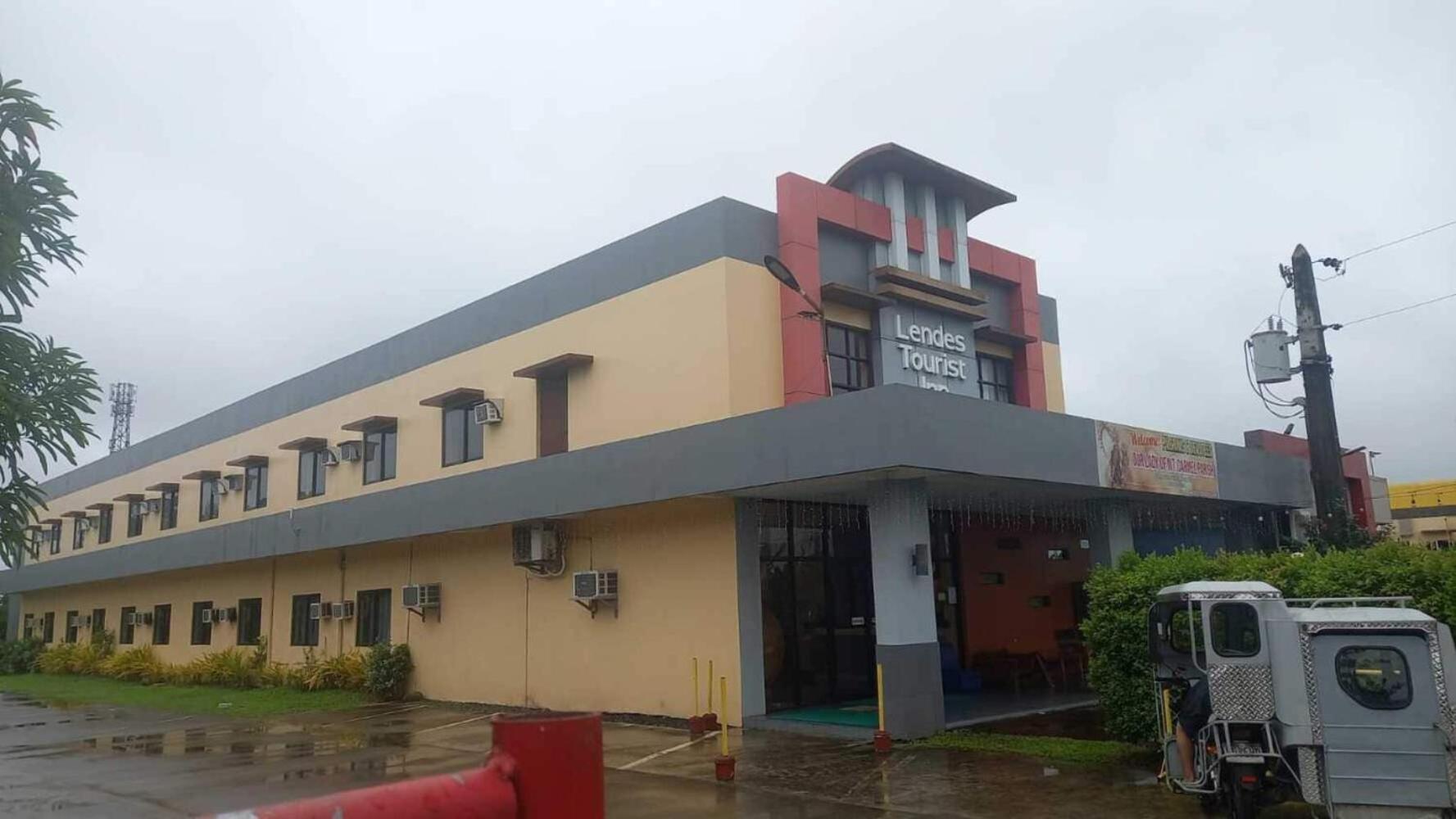 Oyo 1037 Lendes Tourist Inn Main Naga  Zewnętrze zdjęcie